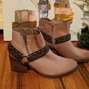 Crown vintage Wendy western bootie Taupe color